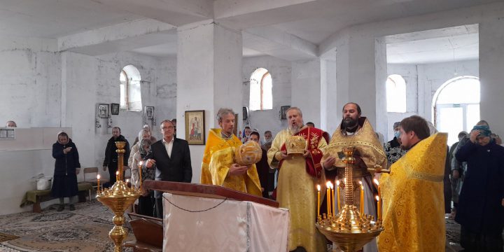 Престольный праздник праведного                                                                        Лазаря Четверодневного в поселке Молодежное.